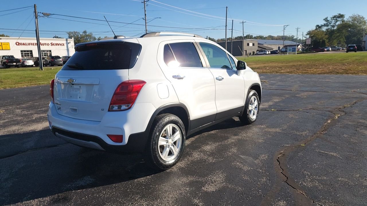 Used 2018 SUMMIT WHITE Chevrolet LT image 8