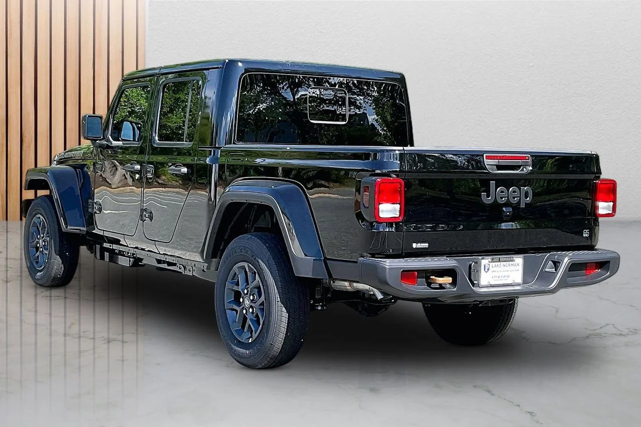 New 2026 Black Clear-Coat Exterior Paint Jeep 85th Anniversary Edition image 7