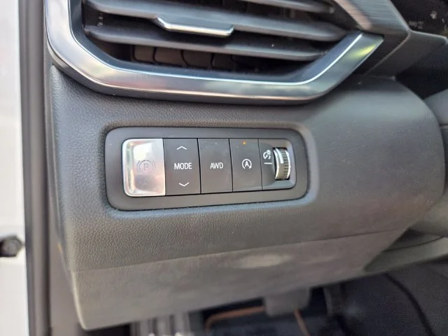 Used 2024 White GMC AT4 image 25