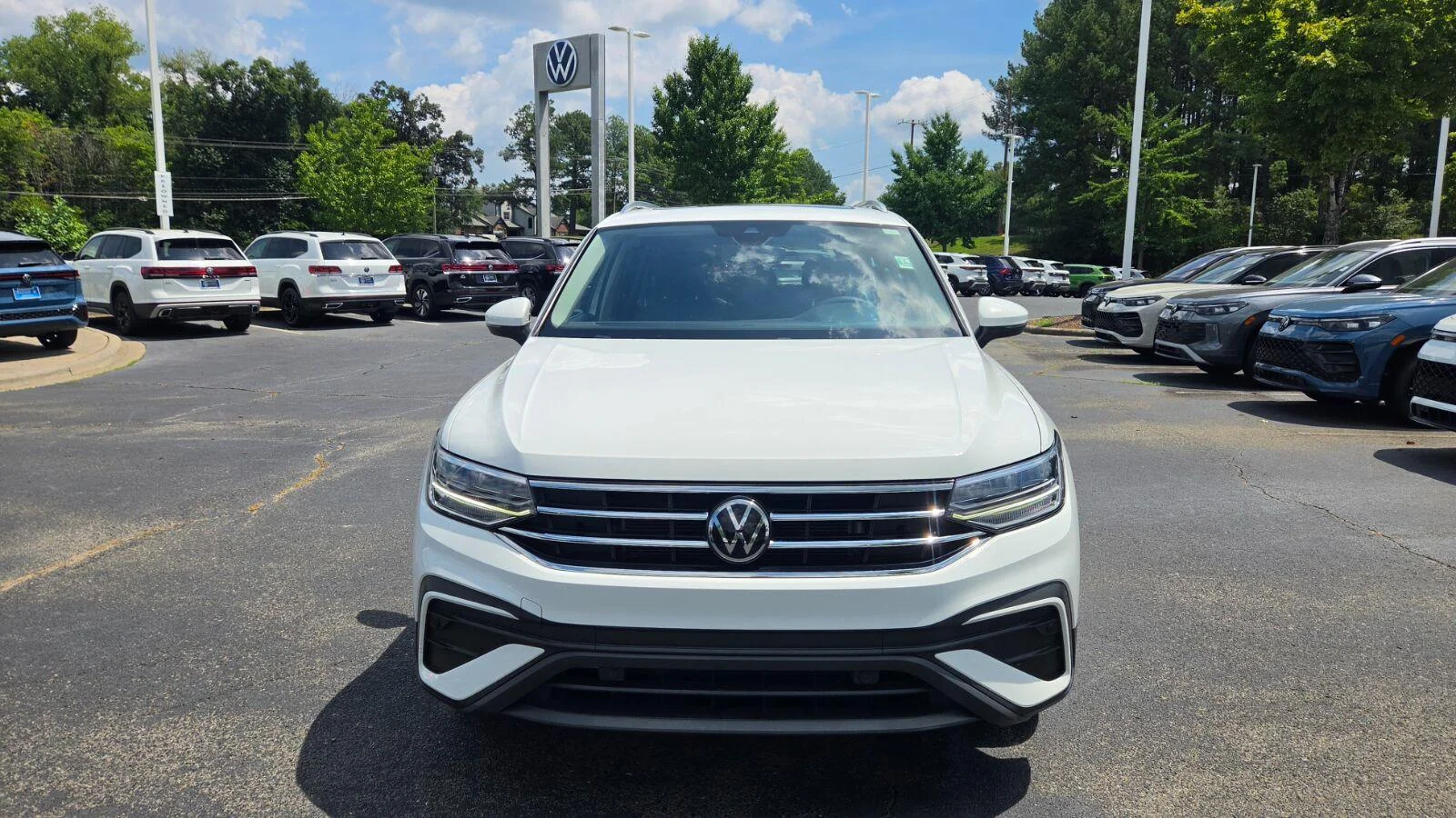 Certified Used 2022 Pure White Volkswagen SE image 8