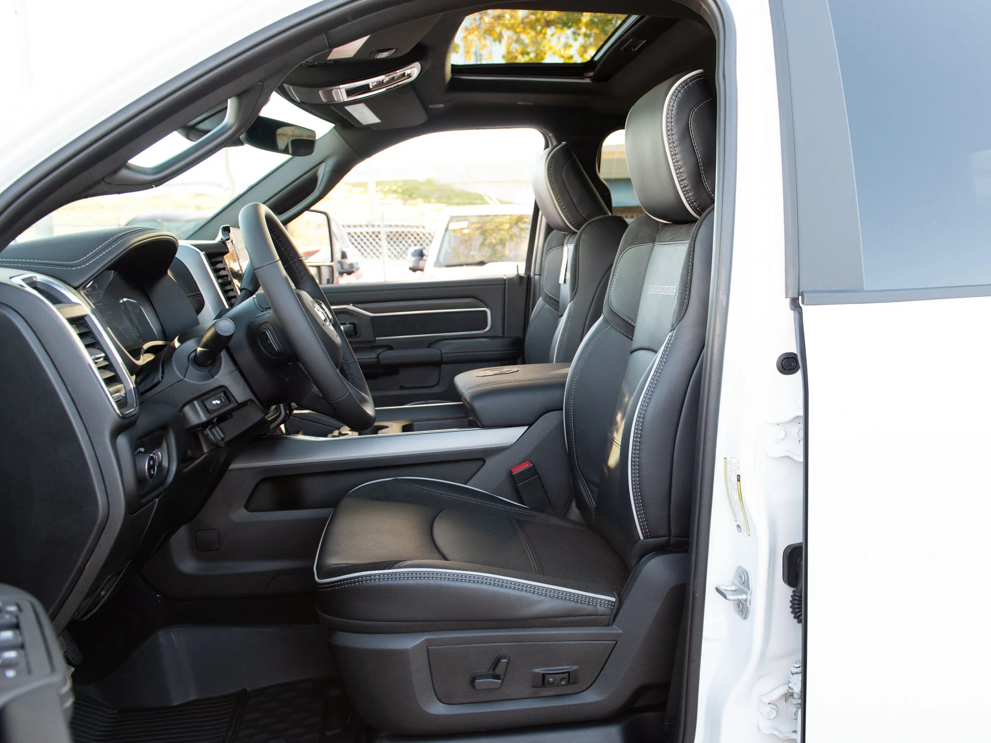 New 2027 White RAM Laramie Night* Mega Cab 4x4, Sunroof, Harman/Kardon, Pwr Running Boards image 27