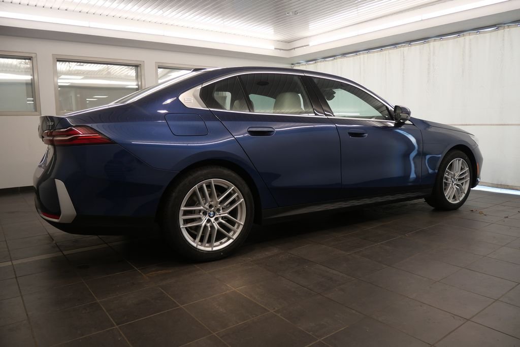 2025 BMW 5 Series 530i - Photo 7