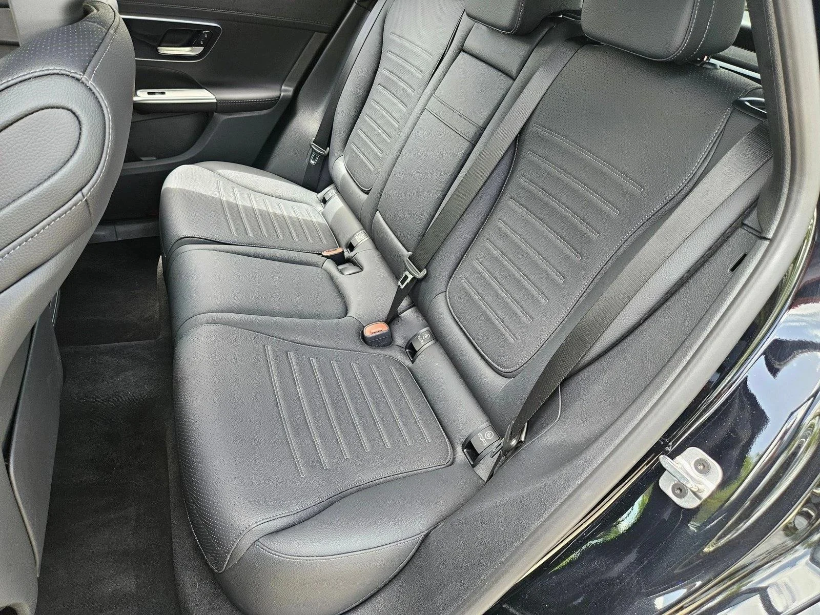 Used 2026 Black Mercedes-Benz GLC 300 image 17