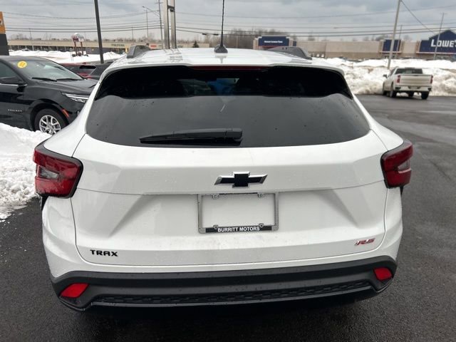 New 2026 Summit White Chevrolet 2RS image 6