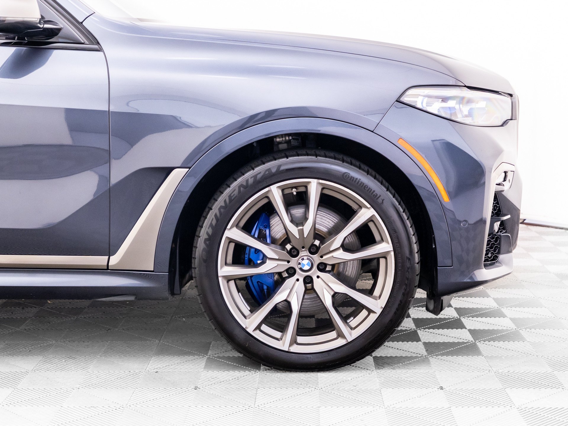Used 2021 Arctic Grey Metallic BMW M50i image 32