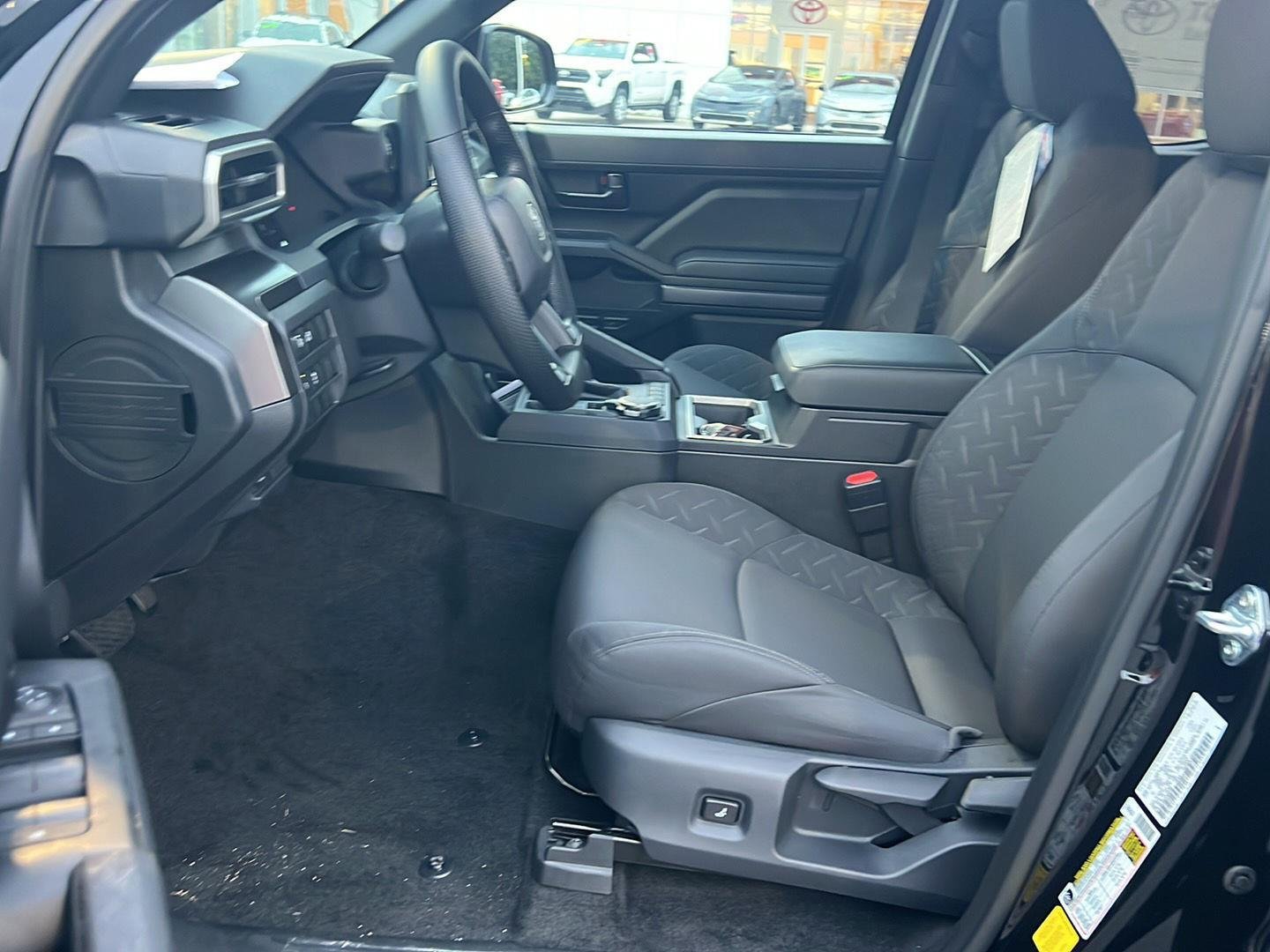 2025 Toyota Tacoma SR5 - Photo 8