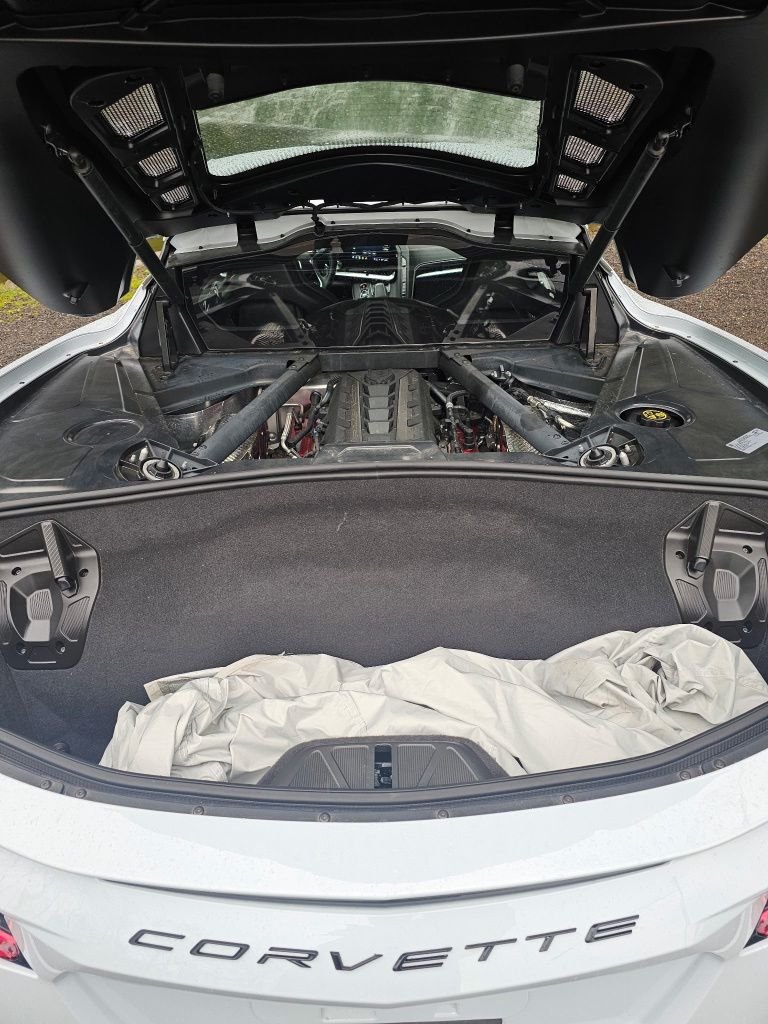 Used 2021 White Chevrolet Stingray image 12