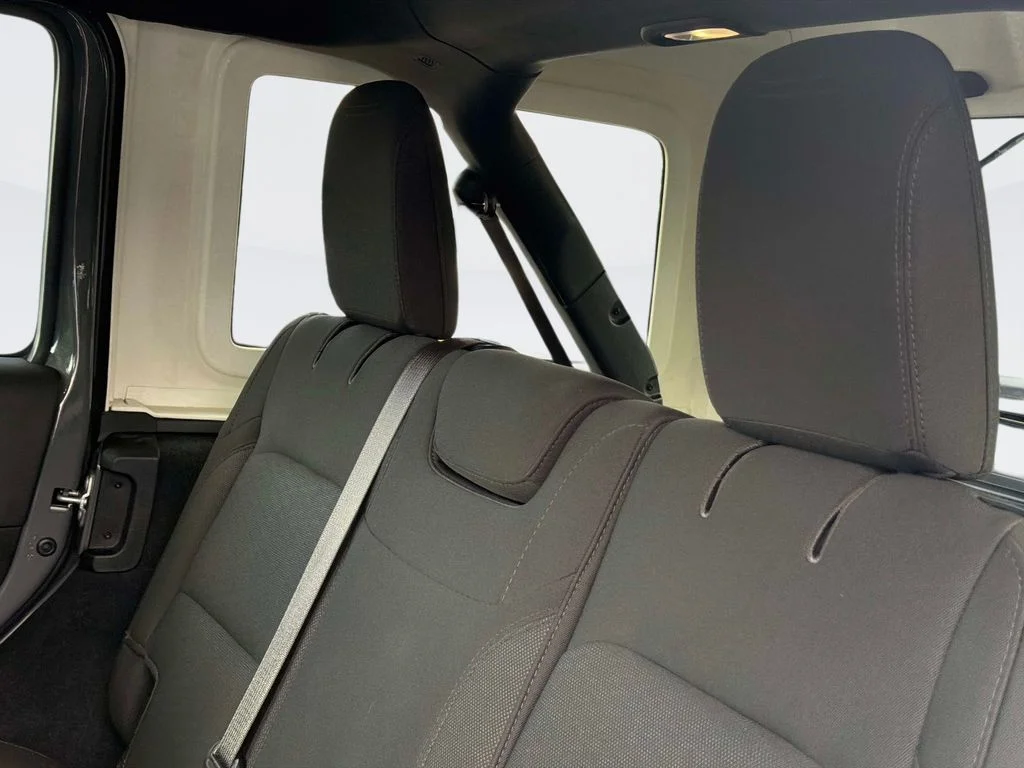 Used 2019 Gray Jeep Unlimited Sahara image 13