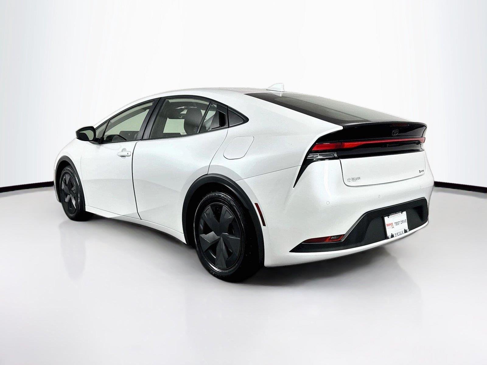 Used 2025 Wind Chill Pearl Toyota LE image 12