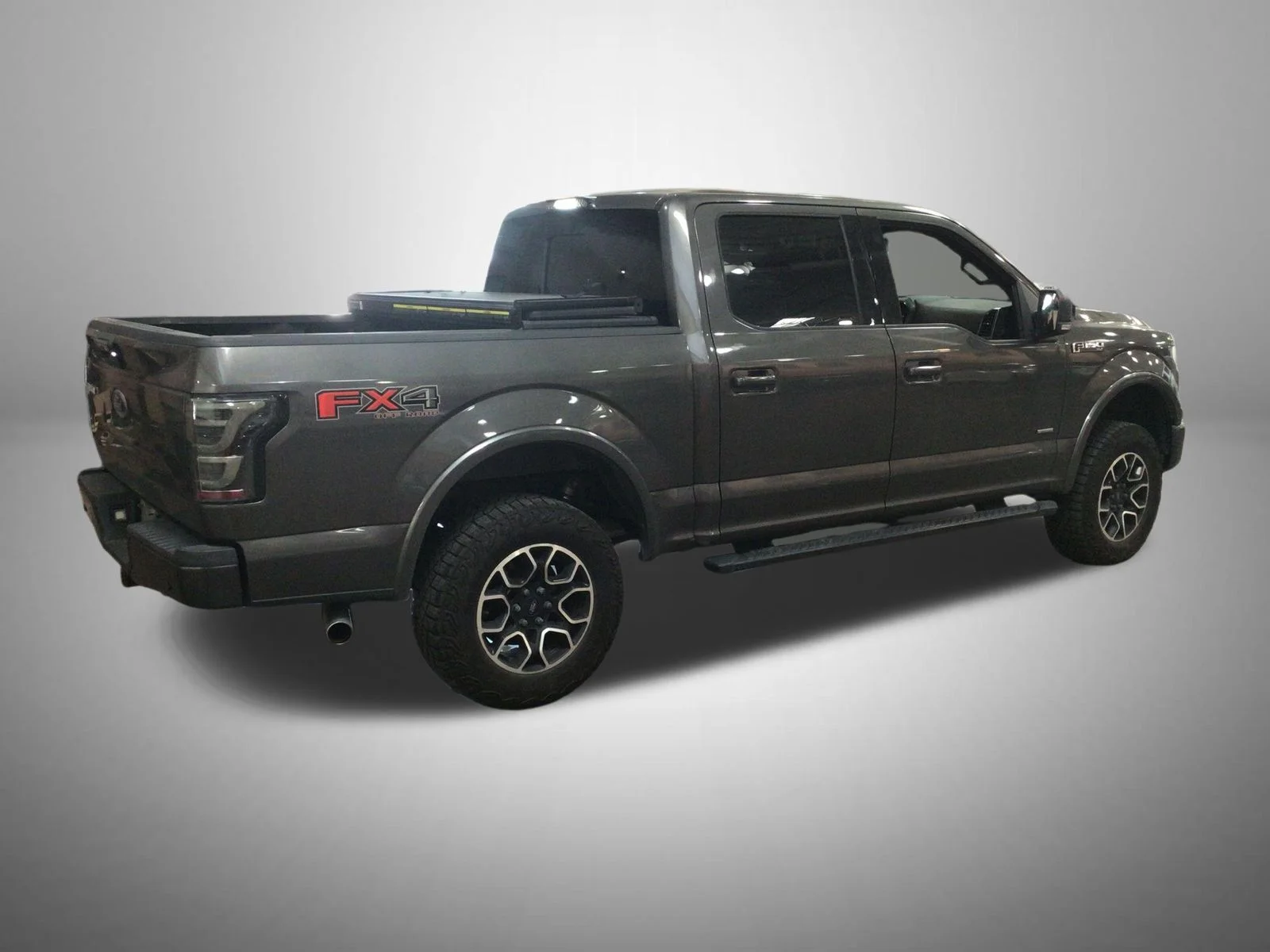 Used 2017 Gray Ford XLT image 3