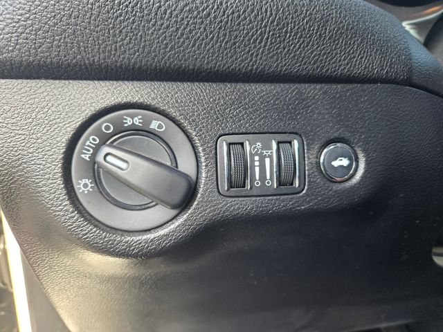 Used 2019 White Dodge SXT image 17