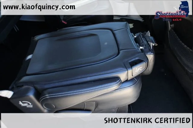 Used 2022 Granite Chrysler Touring L image 15