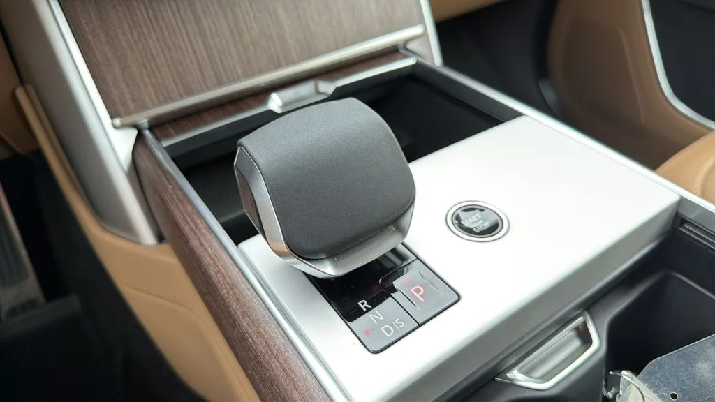 New 2026  Land Rover SE image 24