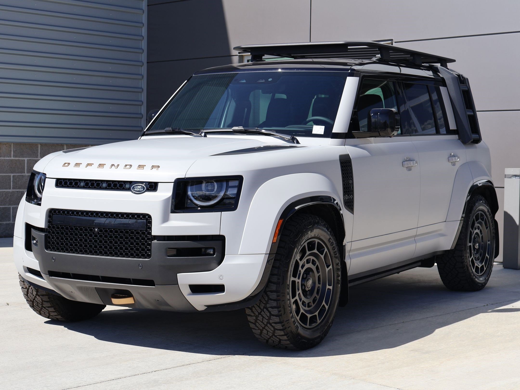 2026 Land Rover Defender 110 OCTA P635's photo