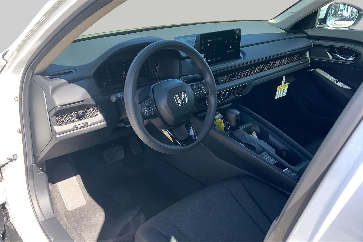 Used 2026 Platinum White Pearl Honda LX image 16