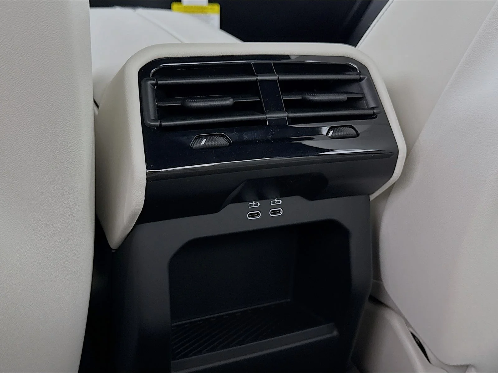 New 2026 Mineral White Metallic BMW eDrive40 image 27