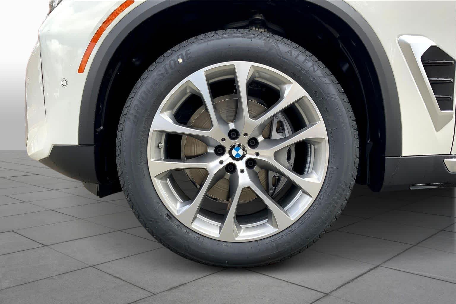 Used 2026 Alpine White BMW xDrive40i image 11