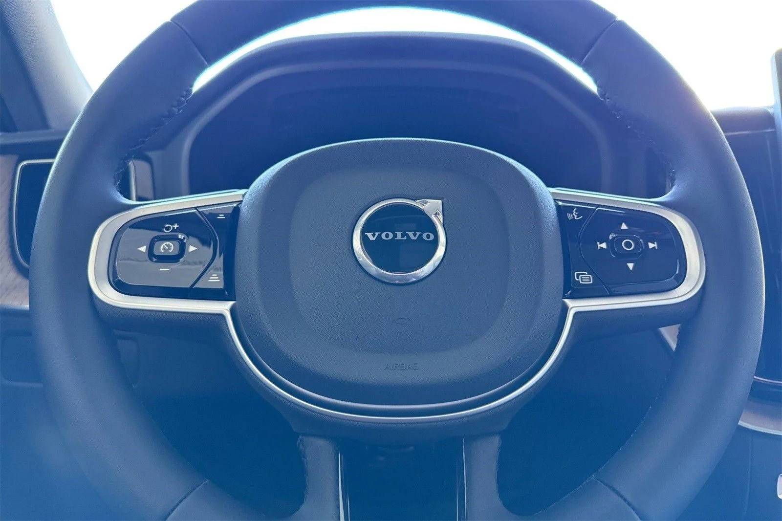 2026 Volvo XC60 Plus - Photo 25