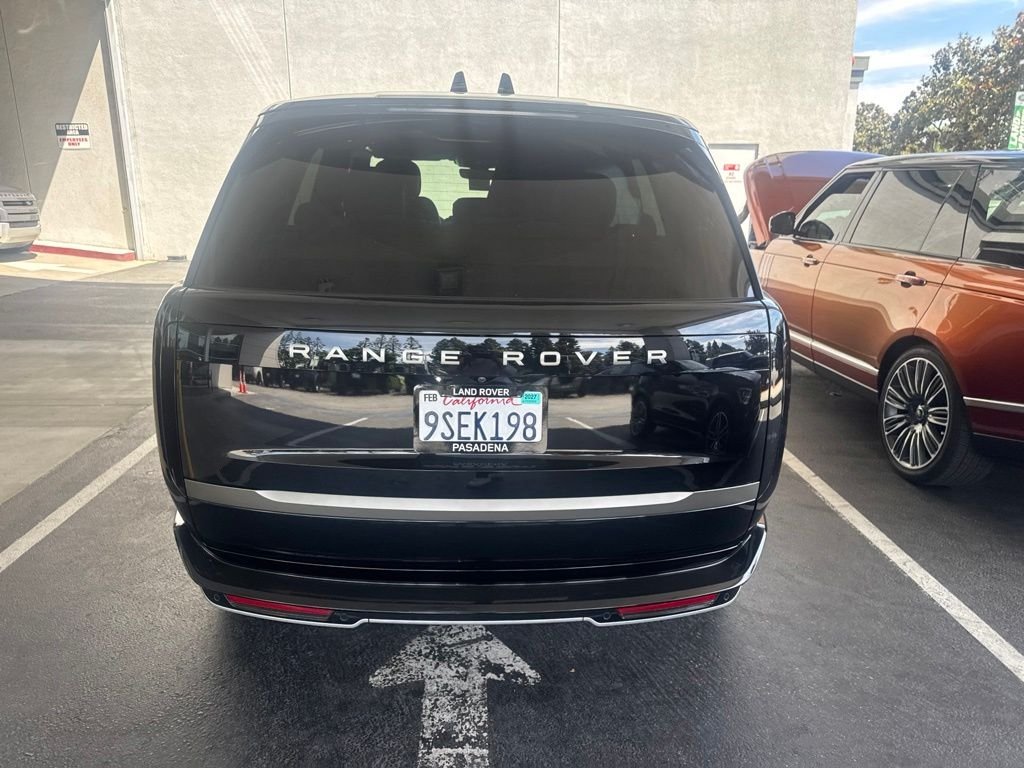 Certified Used 2025 Santorini Black Metallic Land Rover SE image 5