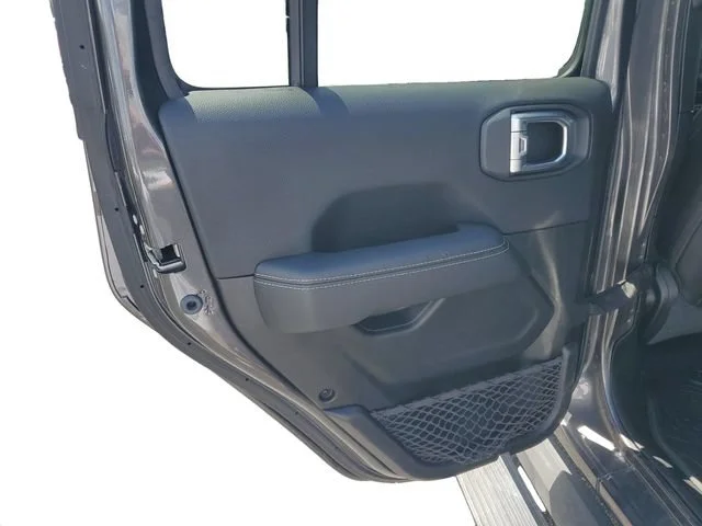 Used 2021 Granite Crystal Metallic Clearcoat Jeep Overland image 27