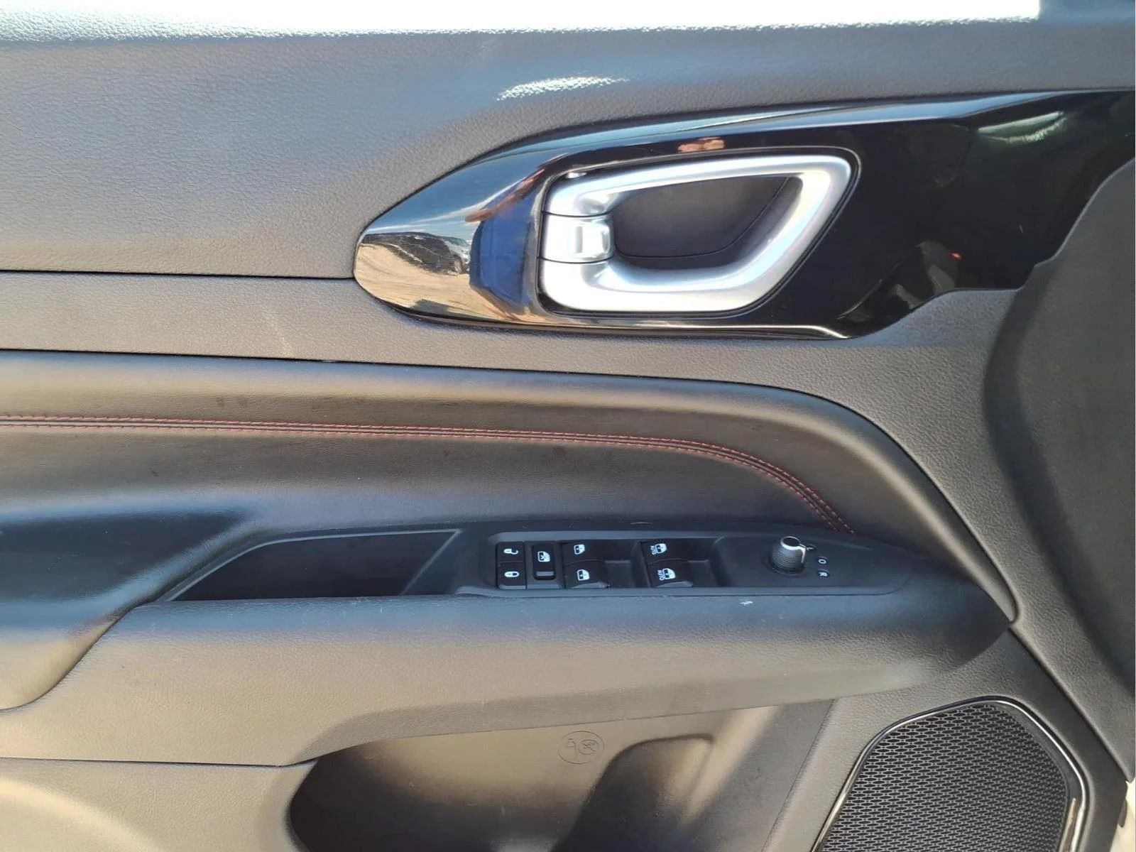 Used 2025 Bright White Clearcoat Jeep Trailhawk image 16