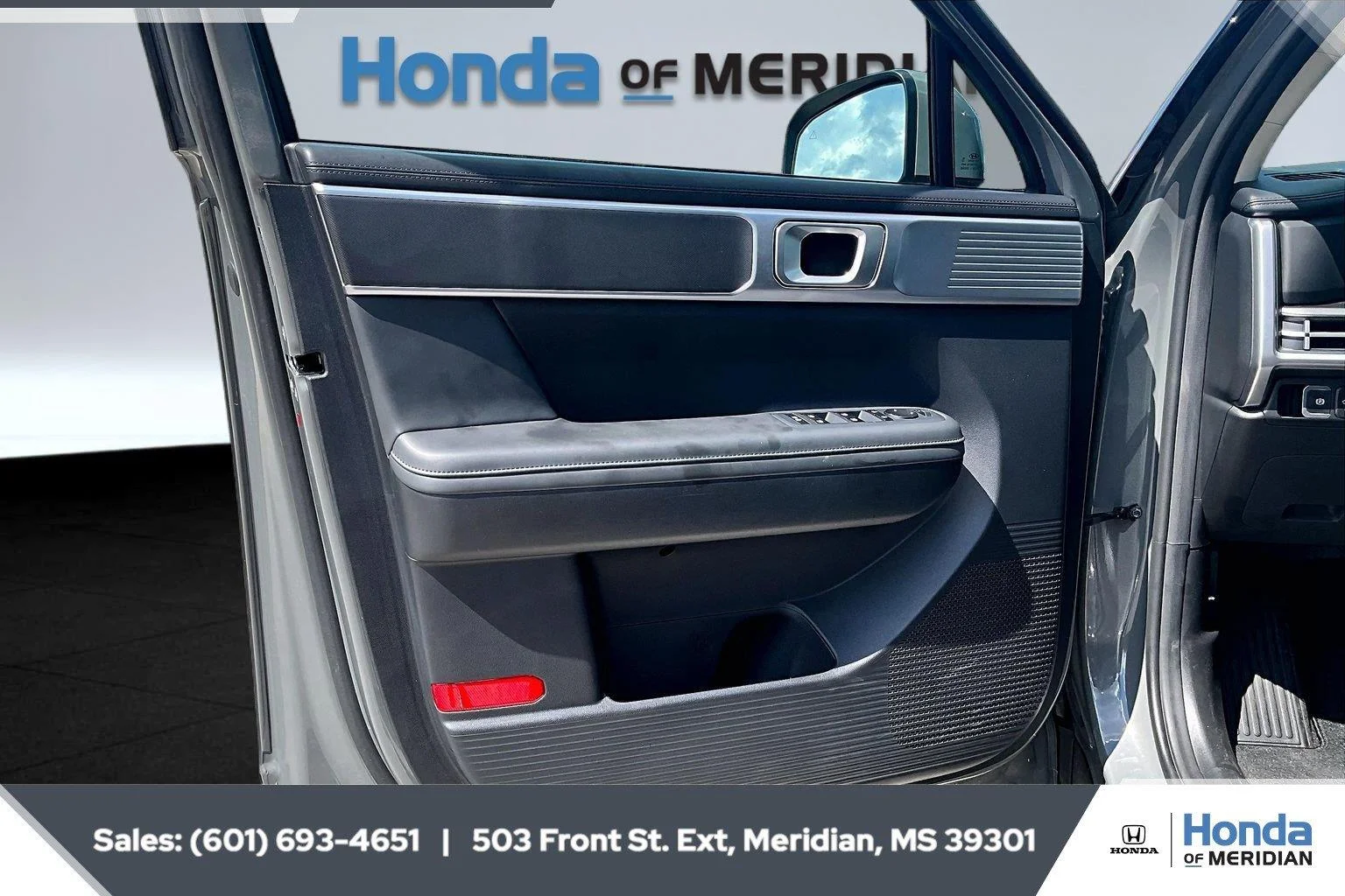 Used 2025 Hampton Gray Hyundai SEL image 17