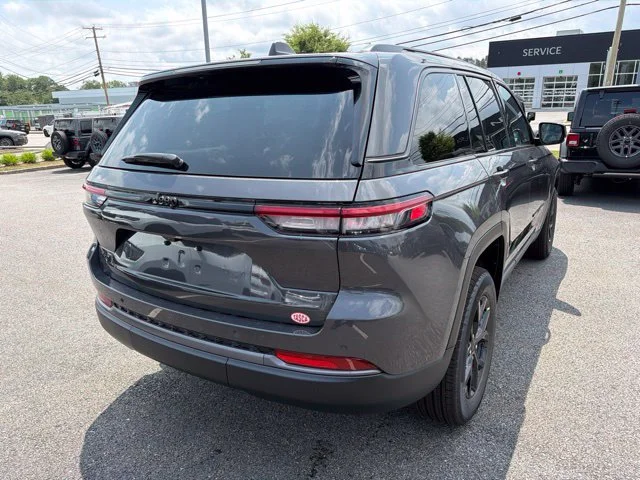 New 2026 Gray Jeep Altitude image 7