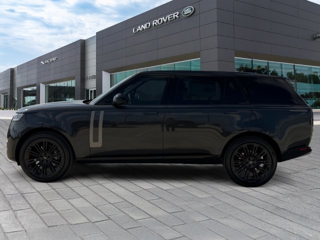 New 2027 Carpathian Grey Land Rover SE image 2