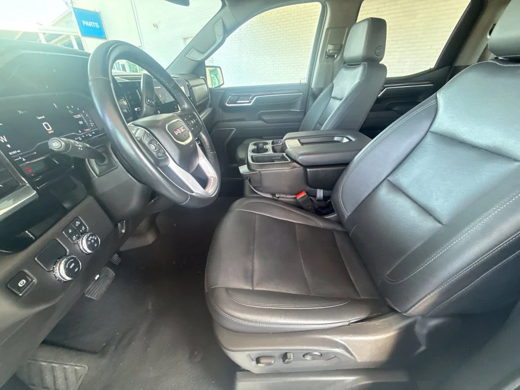 Used 2025 Summit White GMC SLT image 30