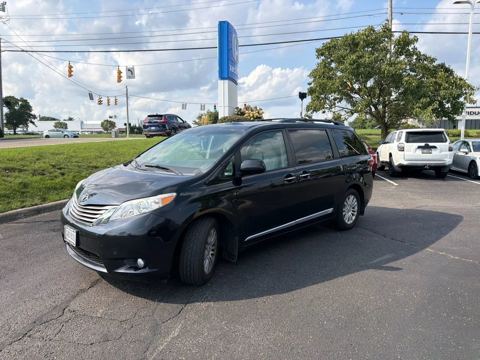 Used 2017 Midnight Black Metallic Toyota XLE Premium image 4