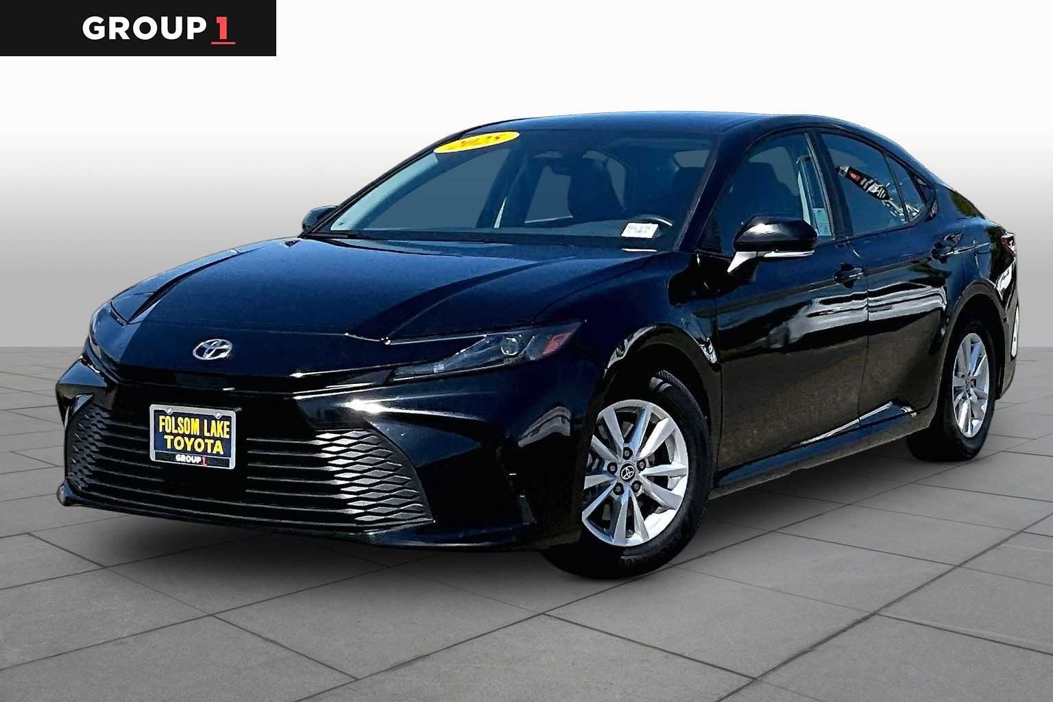2025 Toyota Camry LE Hybrid's photo