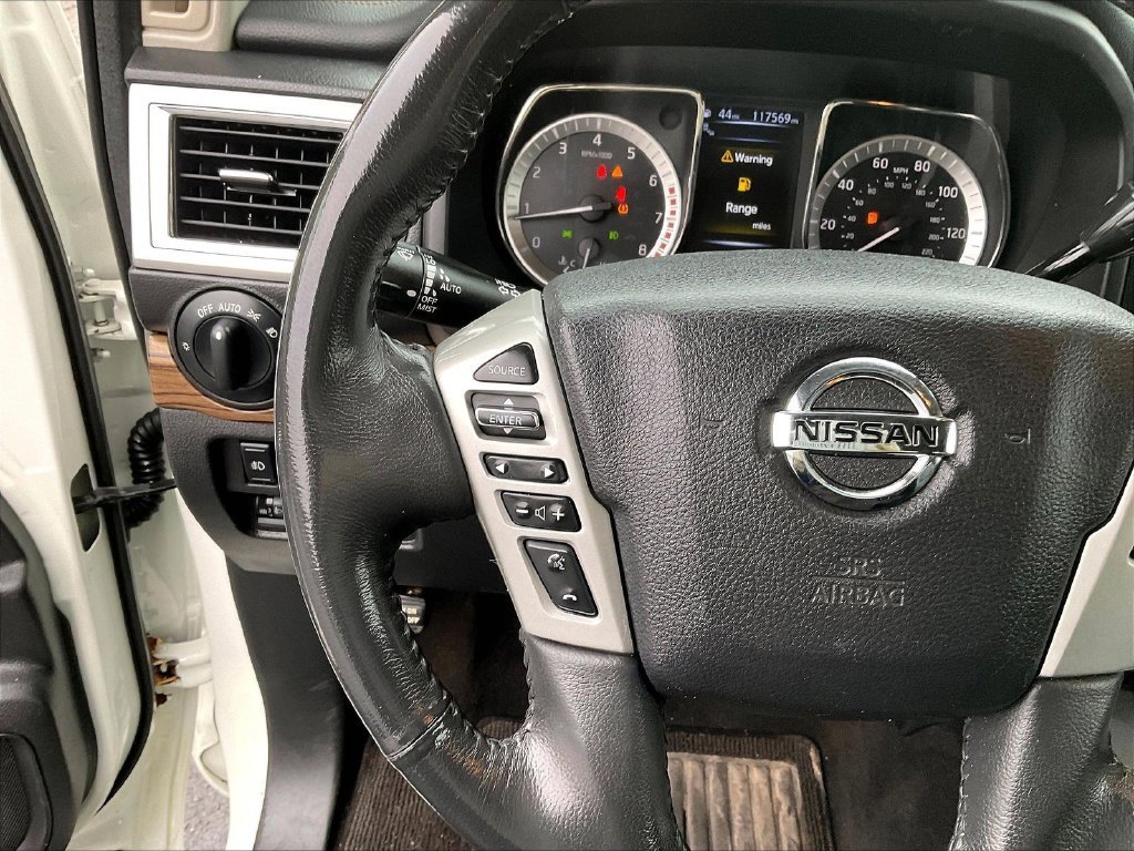 Used 2017 White Nissan SL image 23