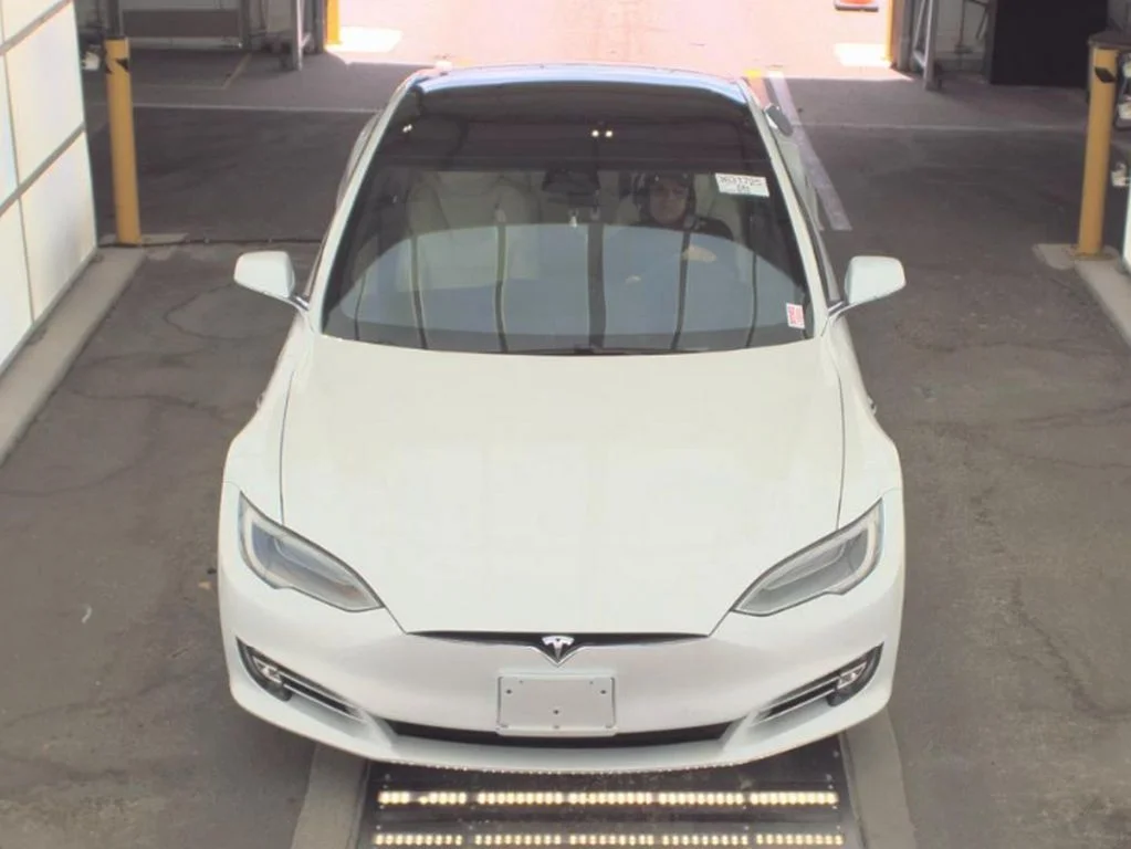 Used 2020 White Tesla Long Range image 2
