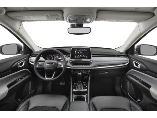 Used 2022 Granite Crystal Metallic Clearcoat Jeep Latitude image 5