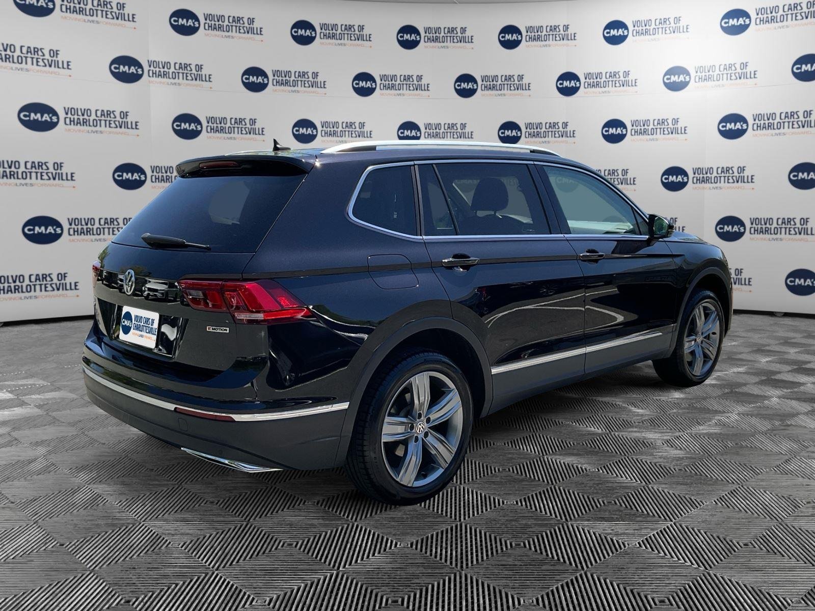 Used 2020 Deep Black Pearl Volkswagen SEL image 5