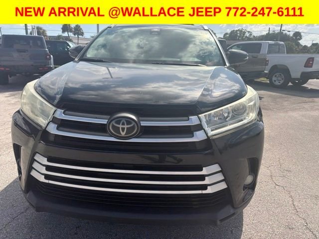 Used 2018 Black Toyota XLE image 4