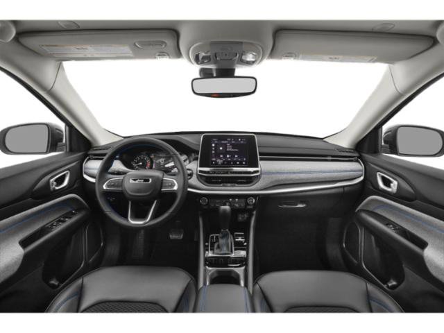 Used 2022 Billet Silver Metallic Clearcoat Jeep Latitude image 5