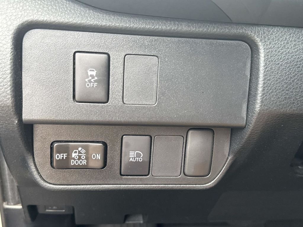 Used 2021 White Toyota SR5 image 25