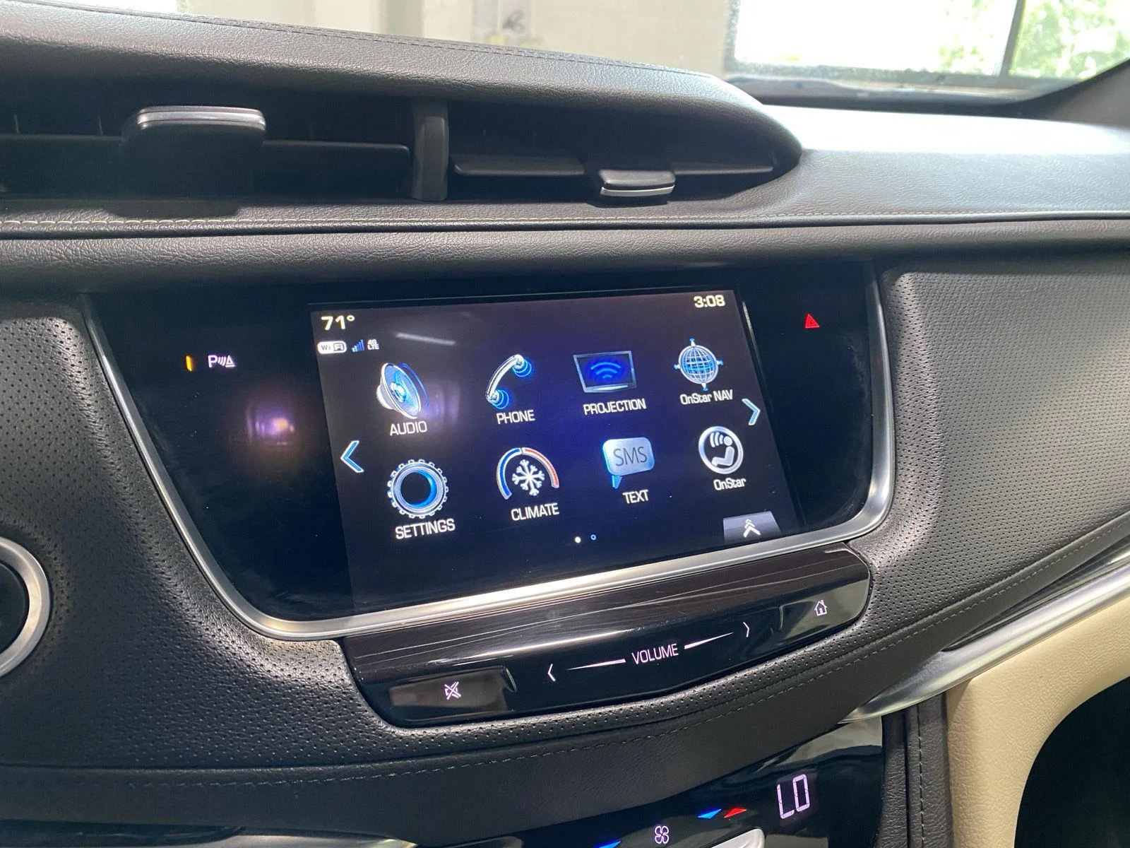 Used 2018 Dark Granite Metallic Cadillac FWD image 22