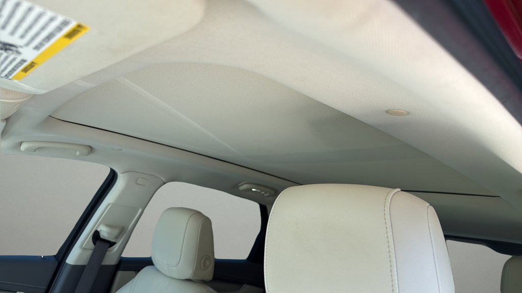 Used 2022 INFRARED TINTCOAT Cadillac AWD Premium Luxury image 19