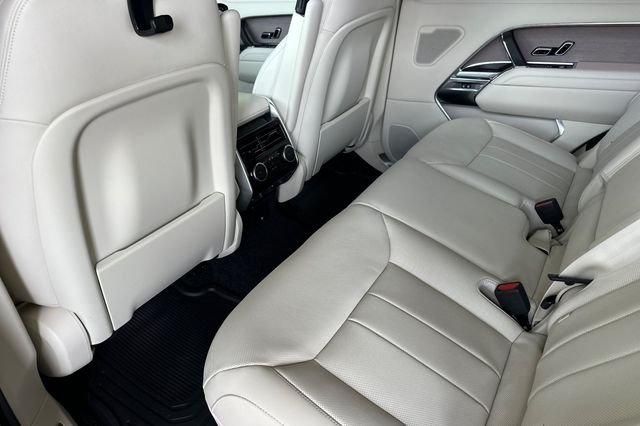 New 2026 Obsidian Black in Gloss Finish Land Rover SE image 11