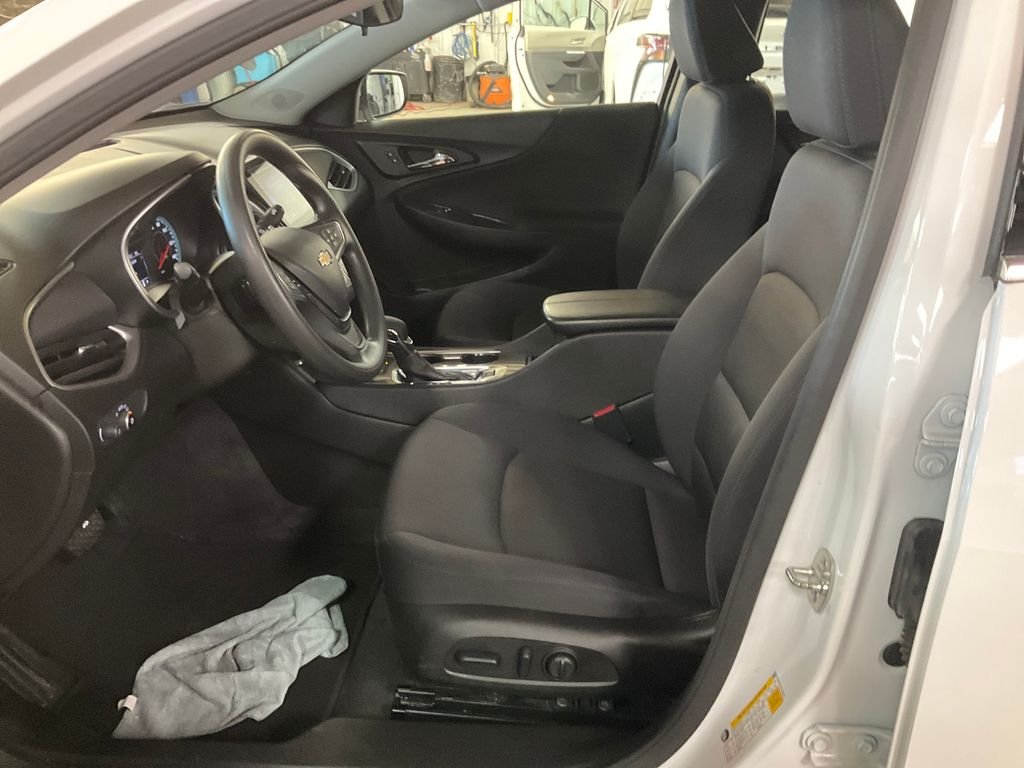 Used 2025 White Chevrolet LT image 14
