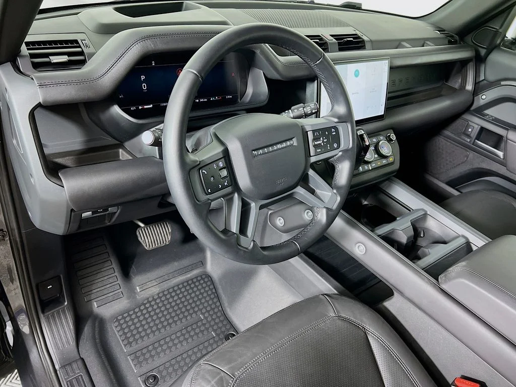 Certified Used 2025 Carpathian Grey Premium Metallic Land Rover X-Dynamic SE image 9