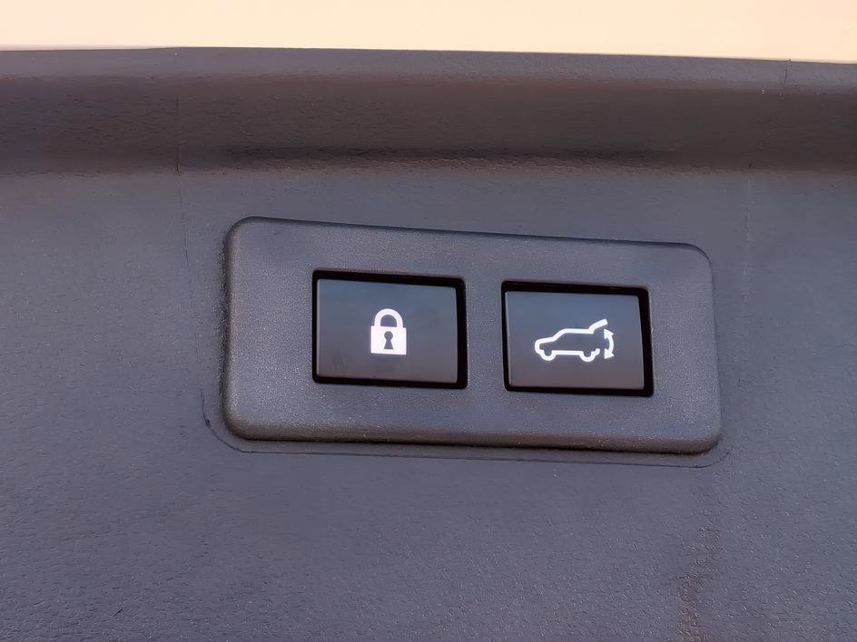 Used 2025 Crystal White Pearl Subaru Premium image 11
