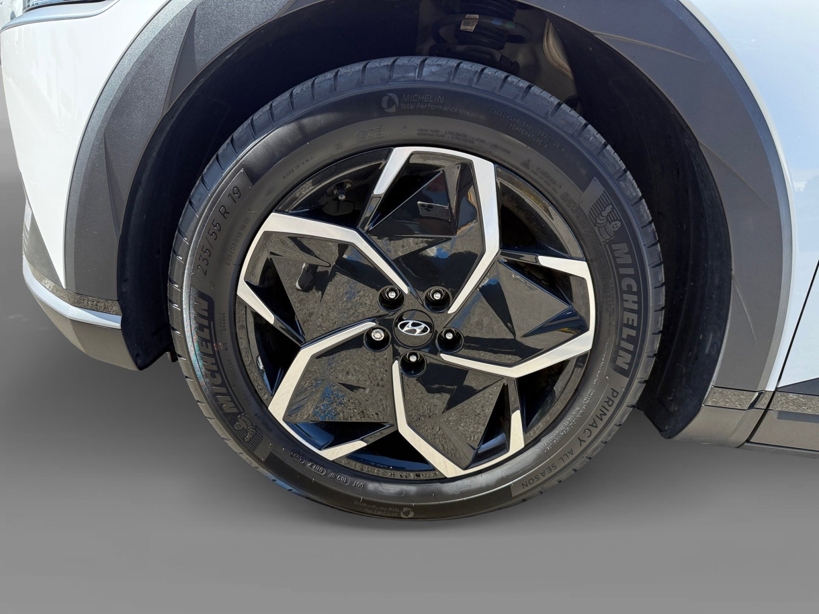 Certified Used 2024 Atlas White Hyundai SEL image 9