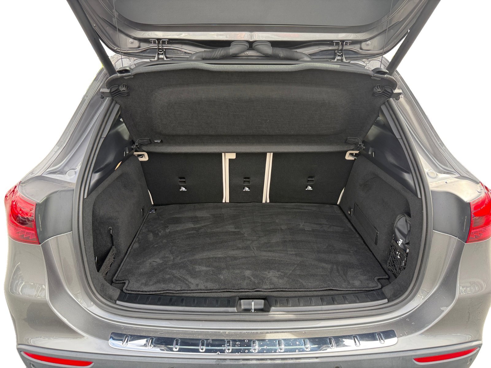 Used 2025 Mountain Gray Metallic Mercedes-Benz GLA 250 image 17