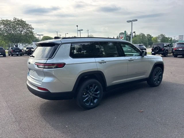 New 2026 Silver Zynith Exterior Paint Jeep Limited image 31