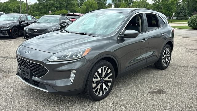 Used 2020 Ford Escape SEL with VIN 1FMCU9H91LUA28648 for sale in Delaware, OH