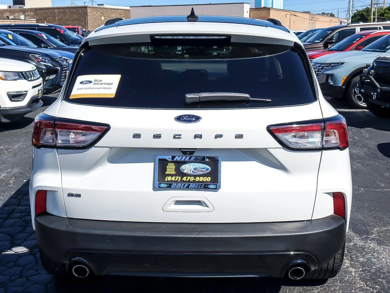 Used 2022 White Metallic Ford SE image 7