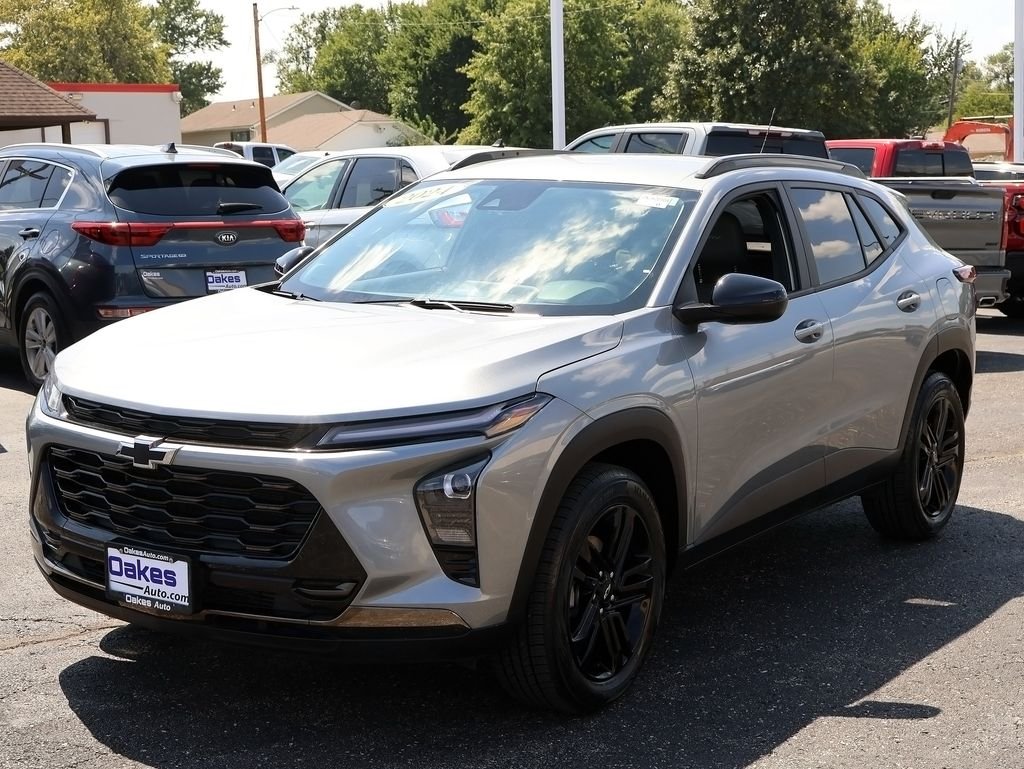 Used 2024 Gray Chevrolet ACTIV image 3